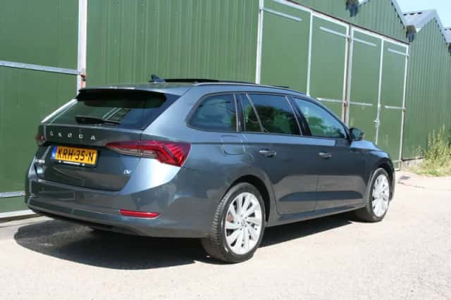Škoda Octavia (2021) thumbnail 3