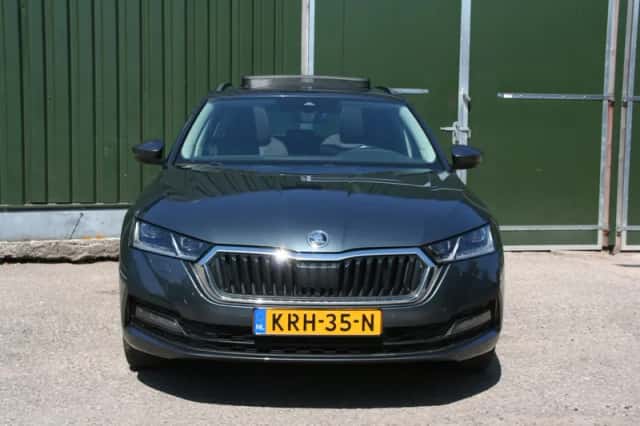 Škoda Octavia (2021) thumbnail 4