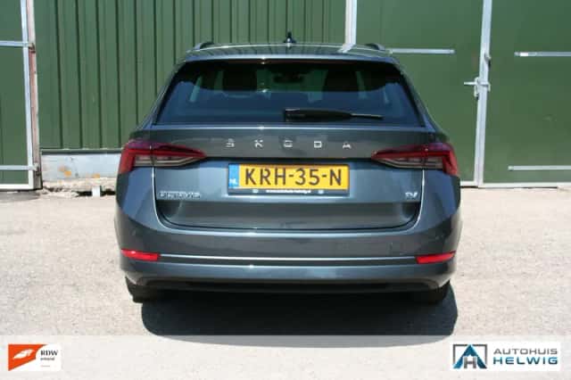 Škoda Octavia (2021) thumbnail 5