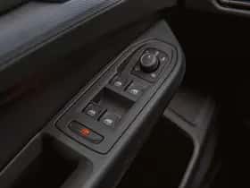 Volkswagen Golf (2024) thumbnail 21