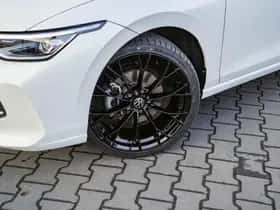 Volkswagen Golf (2024) thumbnail 6