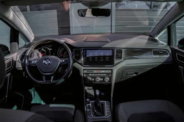 Volkswagen Golf (2018) thumbnail 3