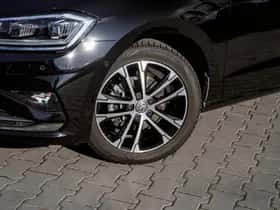 Volkswagen Golf (2018) thumbnail 32