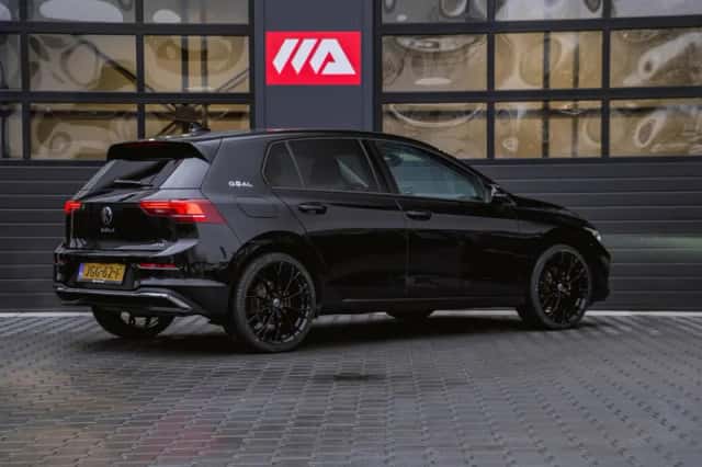 Volkswagen Golf (2024) thumbnail 4