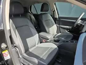 Volkswagen Golf (2024) thumbnail 7