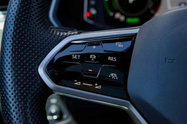 Volkswagen Tiguan (2021) thumbnail 6