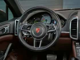 Porsche Cayenne (2015) thumbnail 26