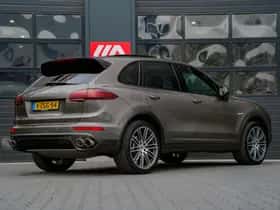 Porsche Cayenne (2015) thumbnail 4