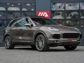 Porsche Cayenne (2015) thumbnail 34