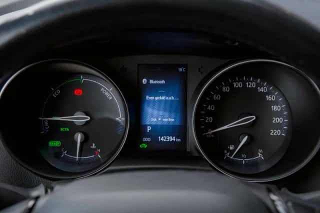 Toyota C-HR (2017) thumbnail 6