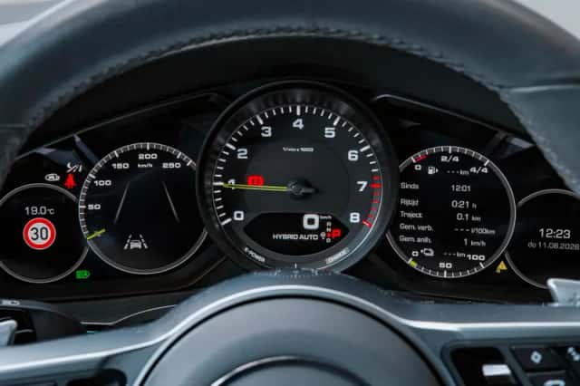 Porsche Cayenne (2020) thumbnail 5