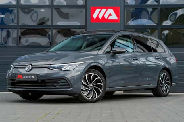 Volkswagen Golf (2022) thumbnail 2