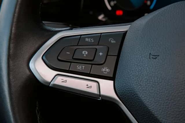 Volkswagen Golf (2022) thumbnail 6