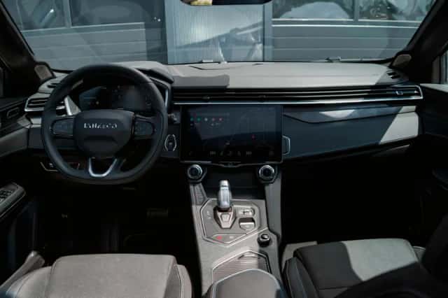Lynk & Co 01 (2023) thumbnail 3