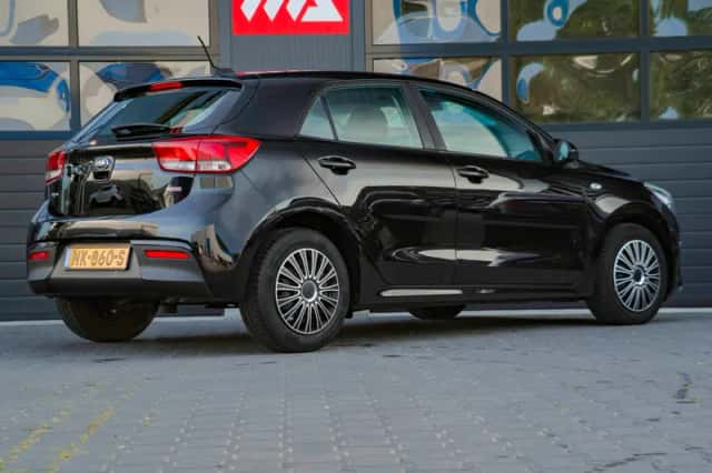 Kia Rio (2017) thumbnail 5