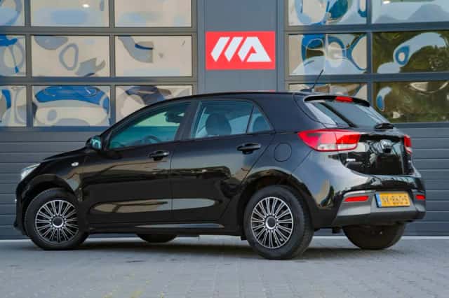 Kia Rio (2017) thumbnail 6