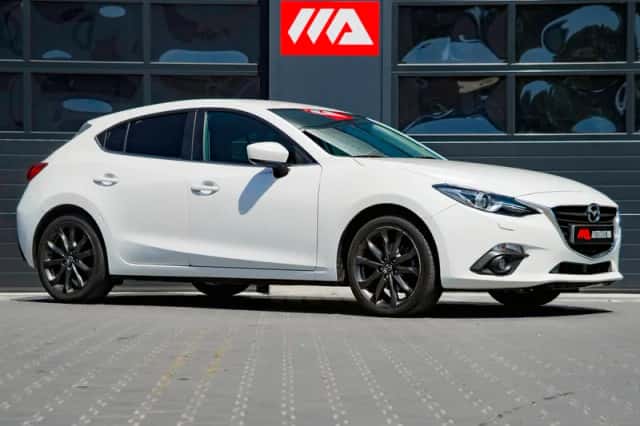 Mazda 3 (2016) thumbnail 4