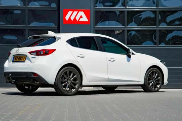 Mazda 3 (2016) thumbnail 5