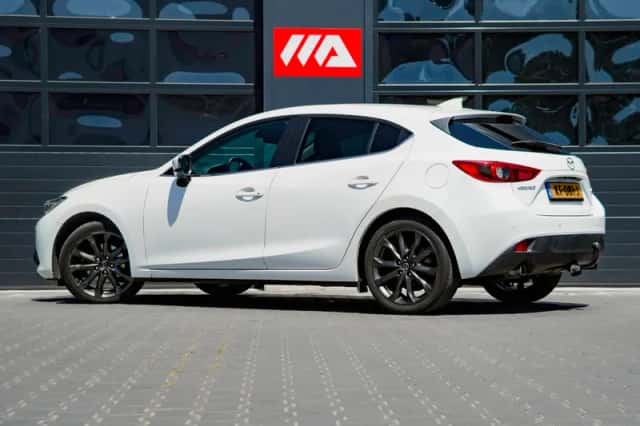 Mazda 3 (2016) thumbnail 6