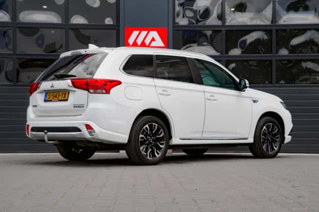Mitsubishi Outlander (2018) thumbnail 5