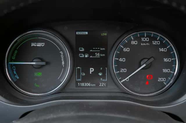 Mitsubishi Outlander (2018) thumbnail 6