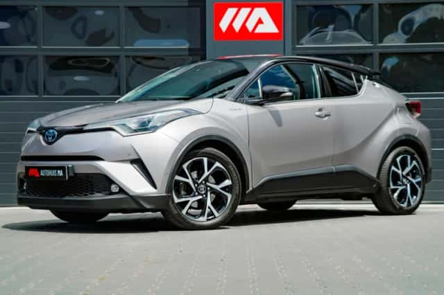 Toyota C-HR (2017) thumbnail 2