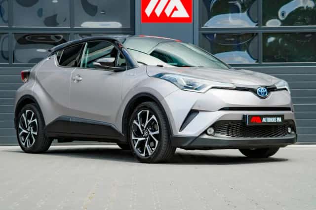 Toyota C-HR (2017) thumbnail 4