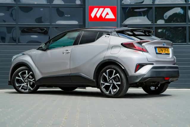Toyota C-HR (2017) thumbnail 6