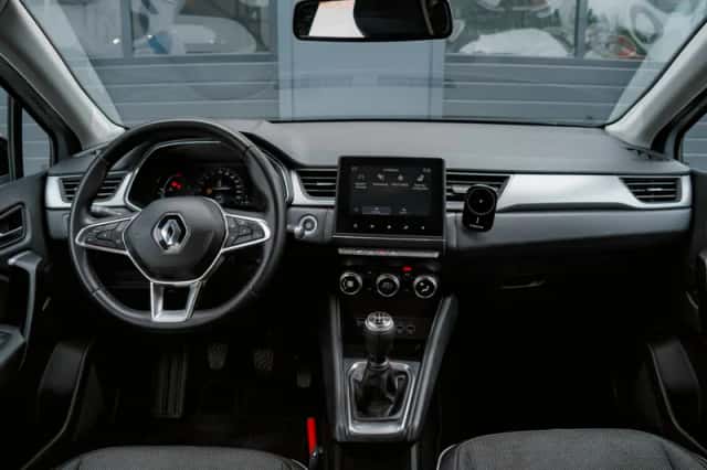 Renault Captur (2020) thumbnail 3