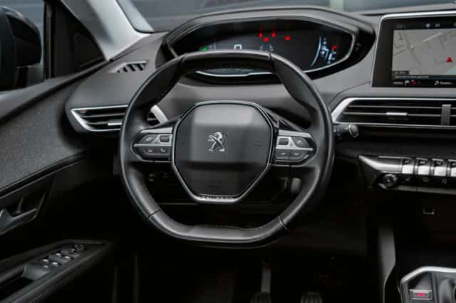Peugeot 3008 (2017) thumbnail 5
