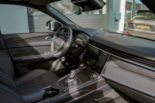 Lynk & Co 01 (2023) thumbnail 3