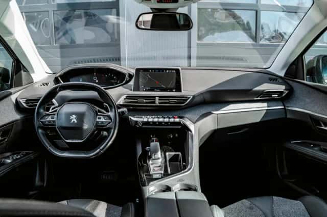 Peugeot 5008 (2021) thumbnail 2