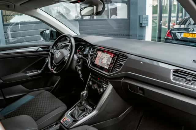 Volkswagen T-Roc (2019) thumbnail 4