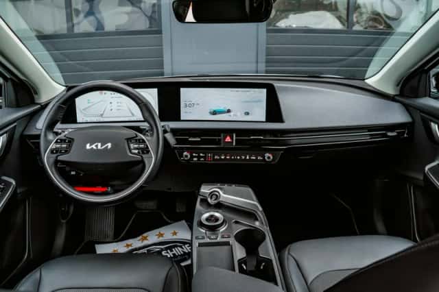 Kia EV6 (2024) thumbnail 3