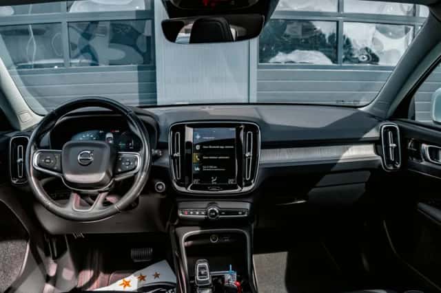 Volvo XC40 (2021) thumbnail 2