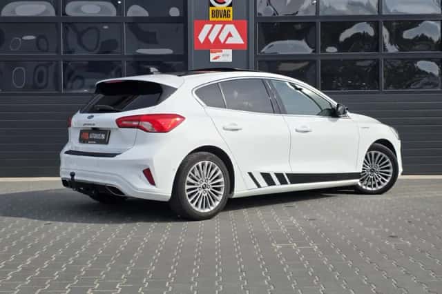 Ford Focus (2019) thumbnail 3