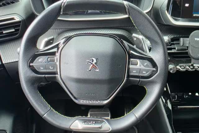 Peugeot 208 (2023) thumbnail 4