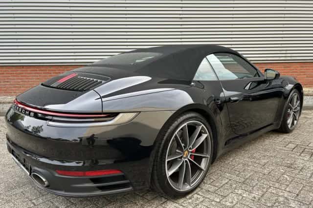 Porsche 911 (2020) thumbnail 3