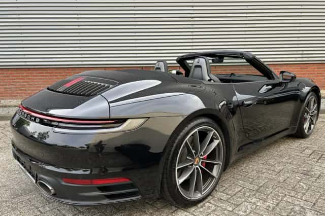 Porsche 911 (2020) thumbnail 4