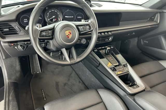 Porsche 911 (2020) thumbnail 5