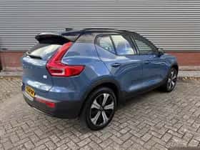 Volvo XC40 (2023) thumbnail 2