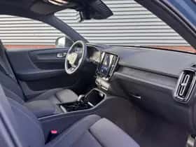 Volvo XC40 (2023) thumbnail 3