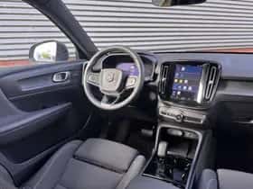 Volvo XC40 (2023) thumbnail 4