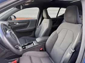 Volvo XC40 (2023) thumbnail 5