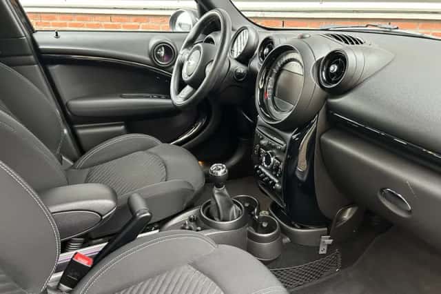MINI Countryman (2016) thumbnail 4