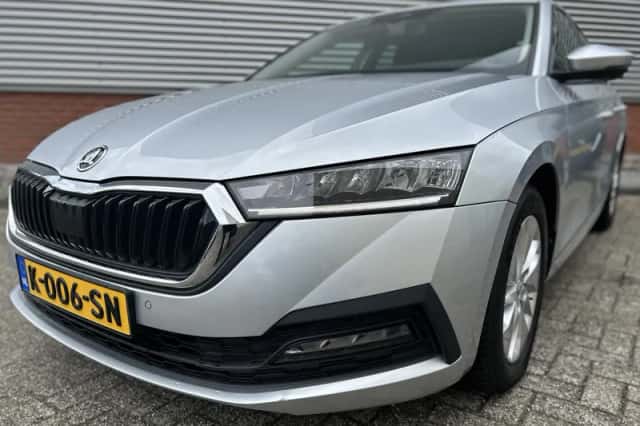 Škoda Octavia (2021) thumbnail 2