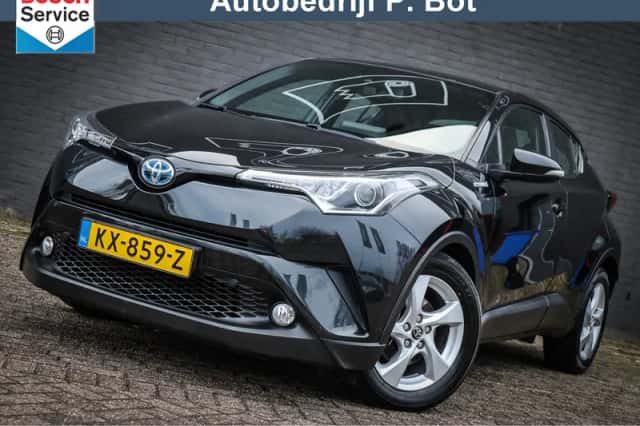 Toyota C-HR (2016) thumbnail 1