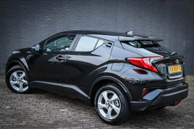 Toyota C-HR (2016) thumbnail 3
