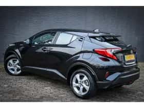 Toyota C-HR (2016) thumbnail 3