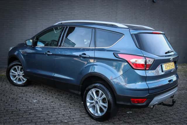 Ford Kuga (2019) thumbnail 3